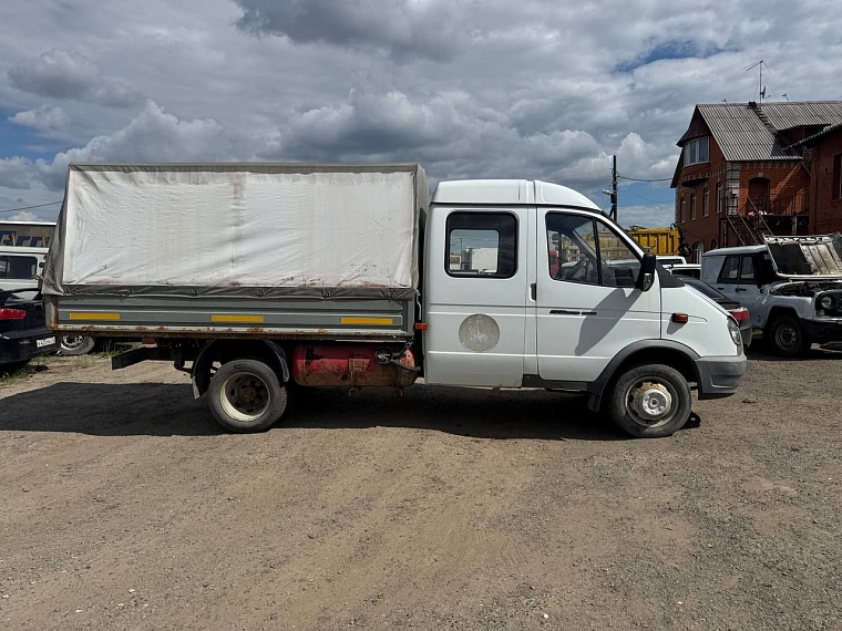 Тюменская управляющая компания отправила на СВО две отремонтированные «ГАЗели»