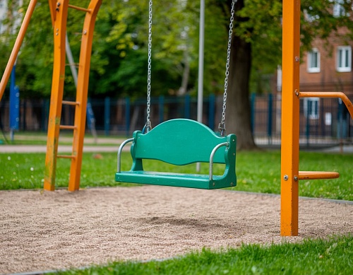 Александр Бастрыкин поручил возбудить уголовное дело после травмы девочки на детской площадке в Тюмени