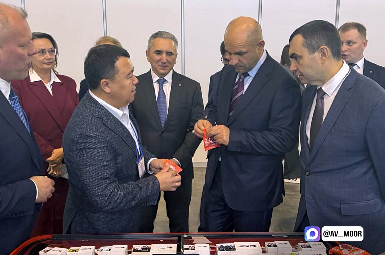 Александр Моор представил инвестпроекты АПК и тюменскую продукцию на выставке в Екатеринбурге