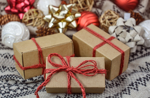 Тюменцам рекомендуют использовать крафтовую бумагу для упаковки подарков на Новый год