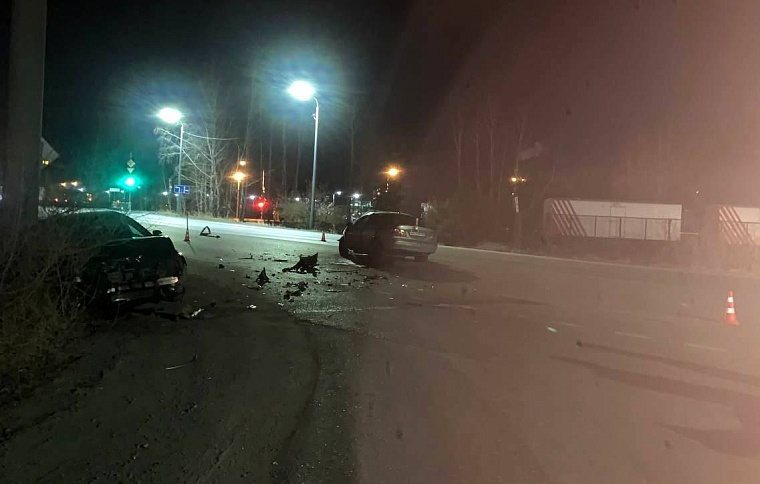 В Тюмени пьяный водитель "Мерседеса" устроил аварию с двумя пострадавшими