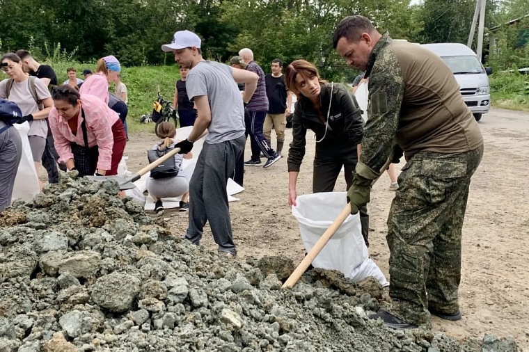Волонтеры облдумы вышли на защиту Тюмени от паводка