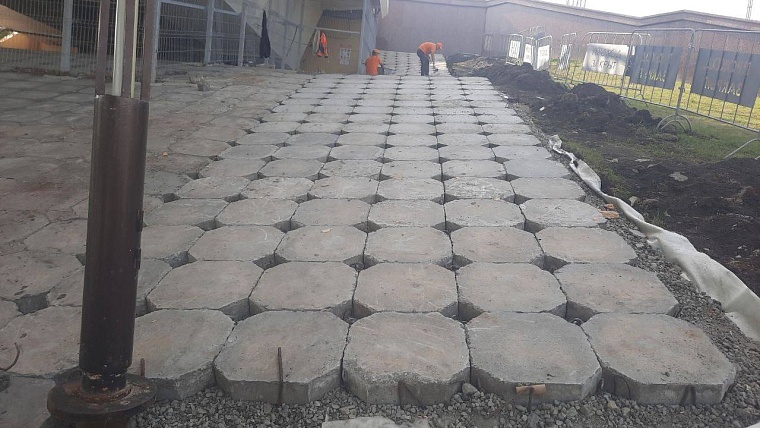 В Тюмени восстановили откос у моста на улице Челюскинцев