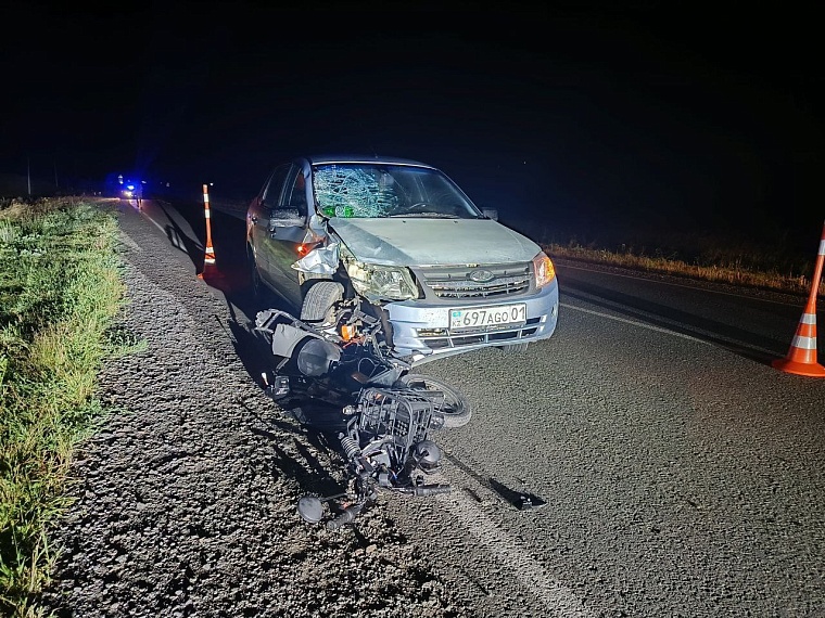 На тюменской трассе в столкновении "Лады" с электросамокатом погибли женщина и ребенок
