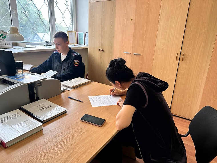 Торопилась в детсад: многодетную тюменку оштрафовали за выезд на встречную полосу