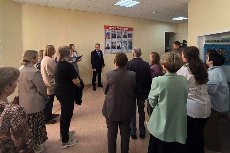 Доску почета, посвященную участникам СВО, открыли в здании тюменского Главпочтамта