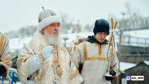 "Пусть вера и доброта помогают преодолеть любые невзгоды": Александр Моор поздравил тюменцев с Крещением