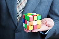 Тюменский подросток собирает кубик Рубика менее чем за семь секунд