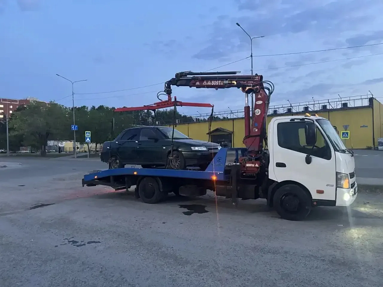 В Тюмени подросток купил машину на свои деньги и катал друзей по району