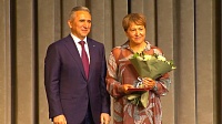Александр Моор наградил почетных работников Тюменской области