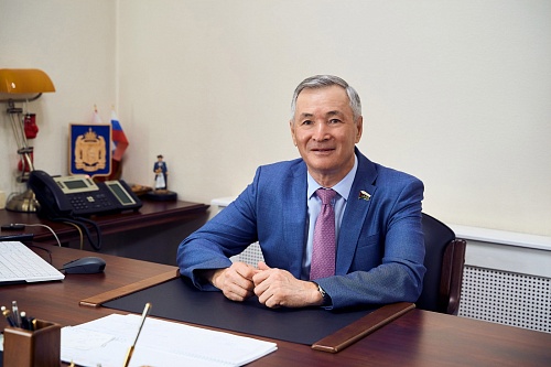 Спикер облдумы Фуат Сайфитдинов награжден орденом Дружбы