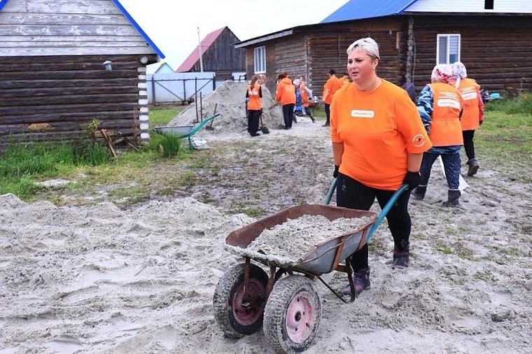 Волонтеры штаба #МЫВМЕСТЕ помогают тюменцам в зоне паводка