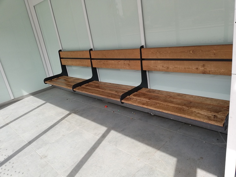 Зимний режим: в Новом Уренгое открыли теплые остановки