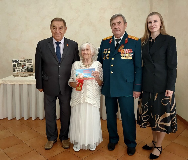 Тюменская труженица тыла Надежда Шкарина празднует 100-летний юбилей