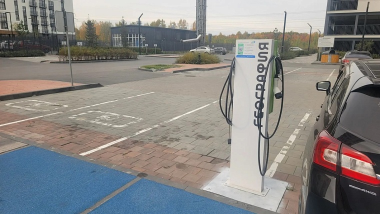 ЭкоМотивы: в Тюмени на Московском тракте появились зарядки для электрокаров