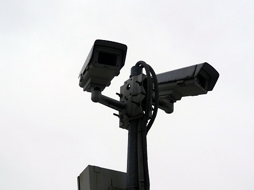 В Тюмени камеры фиксируют пьющих и курящих в неположенных местах