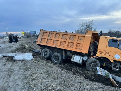 В массовом ДТП под Тюменью погиб водитель «Газели», движение ограничено