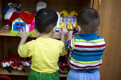 Тюменские депутаты приняли участие в отправке гуманитарного груза для детсадов Краснодона