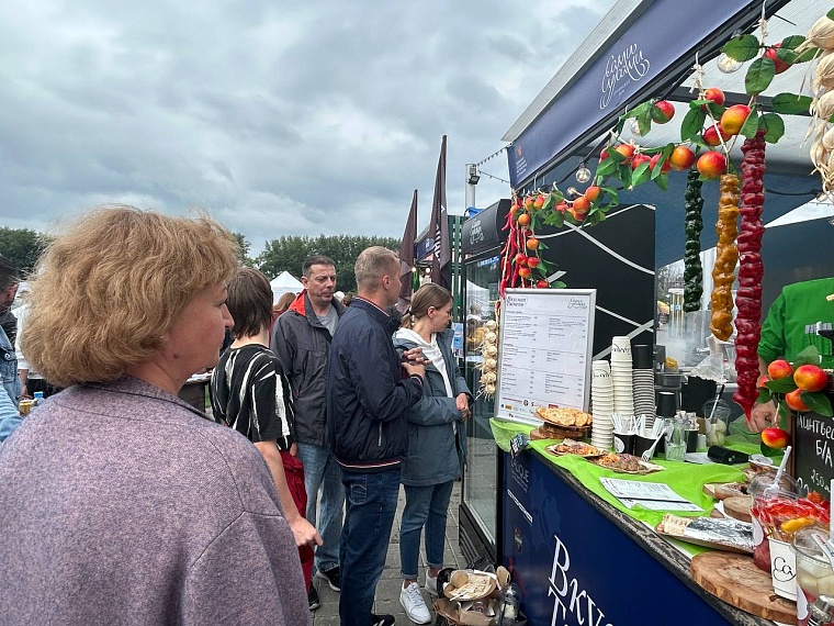 Устрицы, шашлыки и выпечка: как проходит гастрофестиваль в Тюмени