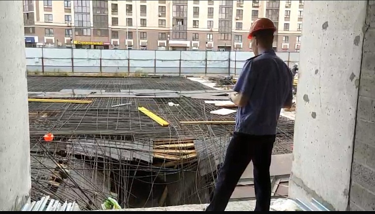 В Тюмени из-за обрушившейся конструкции погибло трое рабочих