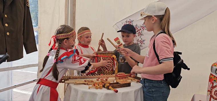 На фестивале в Тюмени работает выставка народных традиций