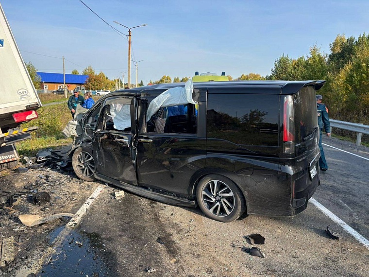 В ДТП на тюменской трассе погибли двое омичей