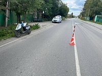 В Тюменском районе двое подростков опрокинулись на скутере