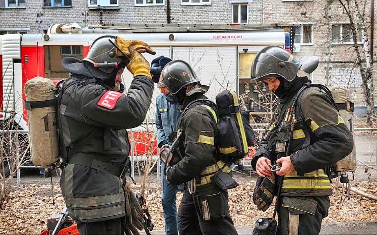 В Тюмени во время пожара на улице Фабричной спасли ребенка