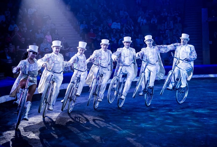 Обновленная «Империя львиц» в тюменском цирке прошла с аншлагом