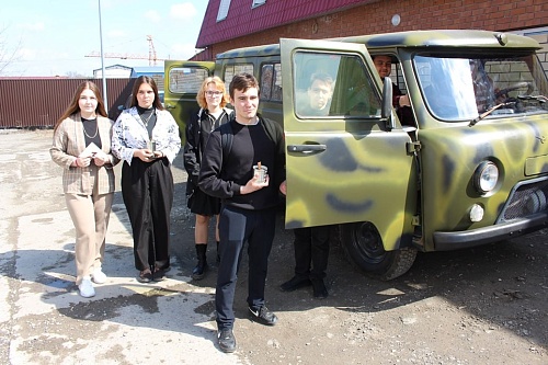 Тюменцы отправят отремонтированный УАЗ для бойцов в зону СВО