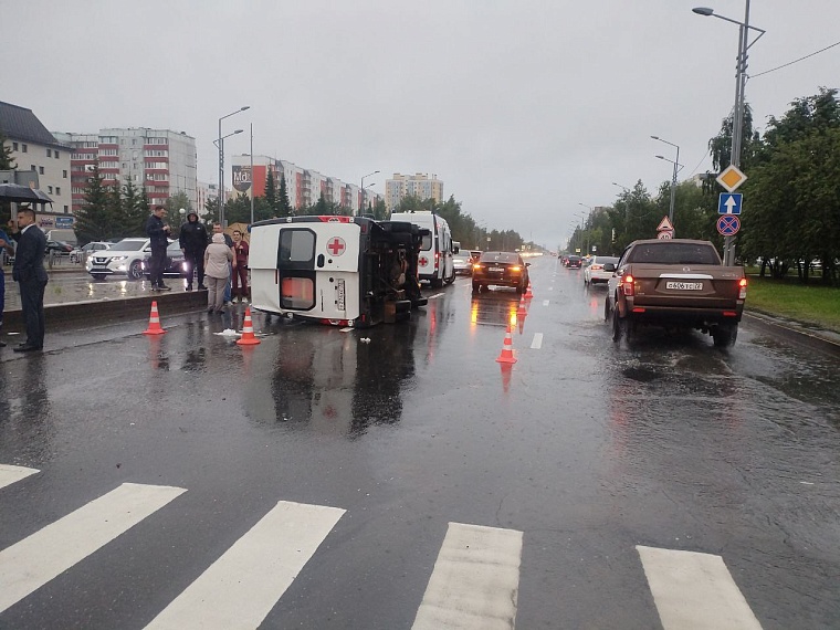 В Тобольске бесправница попала в ДТП со скорой помощью