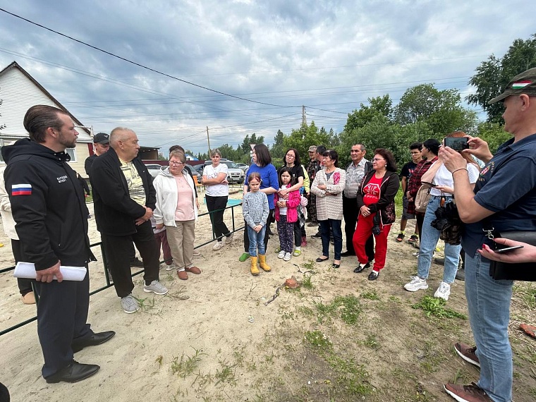 На встречу жители пришли вместе с детьми