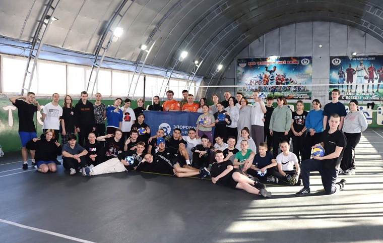 Чемпионы мира по каратэ провели тренировку для тюменских участников программы "Ступени"