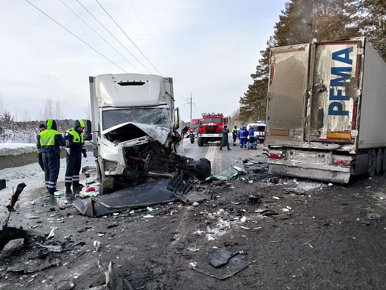 Двое участников массового ДТП на трассе Тюмень-Омск в тяжелом состоянии в больнице