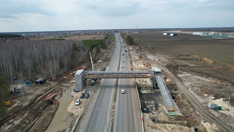 У транспортной развязки на Московском тракте строители возводят шестую опору
