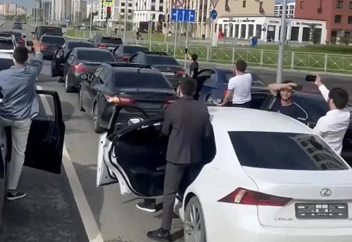 Свадебный кортеж устроил хаос на дорогах Тюмени