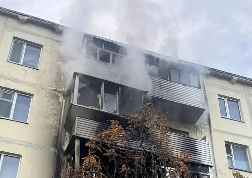 Огонь пошел по балконам: глава Тобольска прокомментировал пожар в 10 микрорайоне