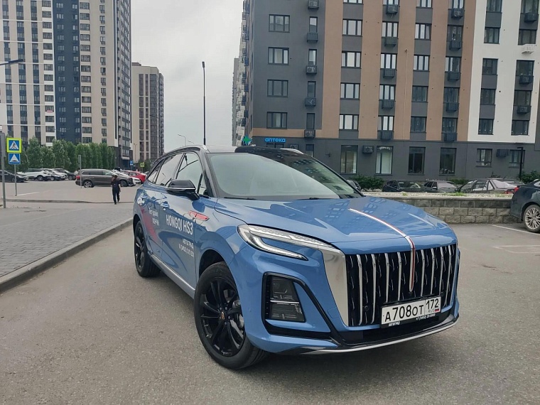 Китайский премиум на любой вкус: тестируем Hongqi HS3 и HS5 в Тюмени