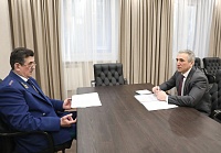 Заместитель генерального прокурора России Сергей Зайцев провел рабочую встречу с губернатором Тюменской области Александром Моором