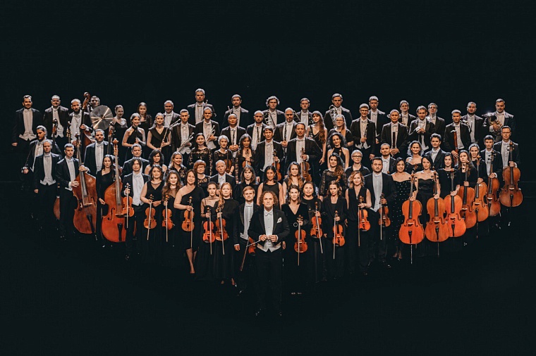 Тюменцев приглашают поддержать филармонический оркестр и его дирижера Юрия Медяника