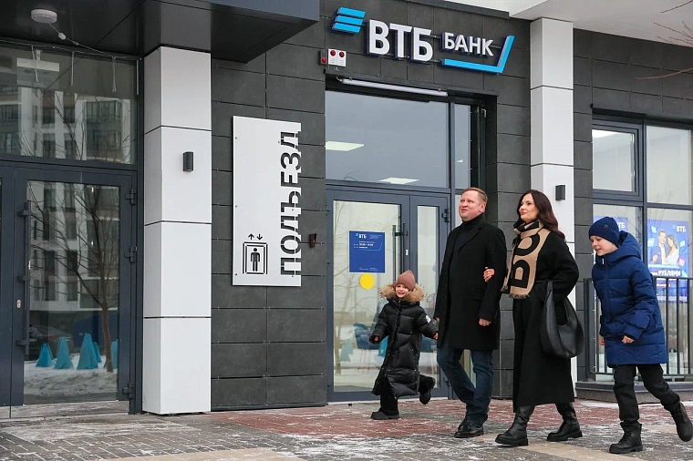 Жители УрФО чаще других собираются с детьми на елки