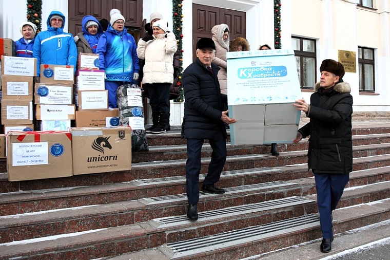 Депутаты облдумы отправили гуманитарный груз в зону СВО с новогодними подарками для бойцов