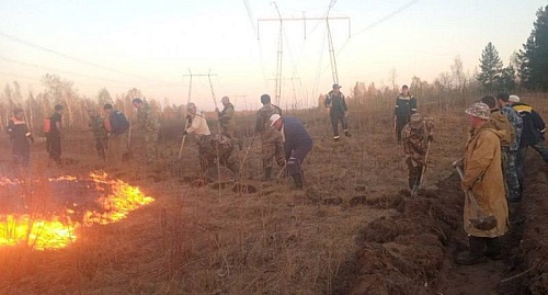 В тюменских лесных пожарах сгорело 25 домов, еще 14 повреждены огнем