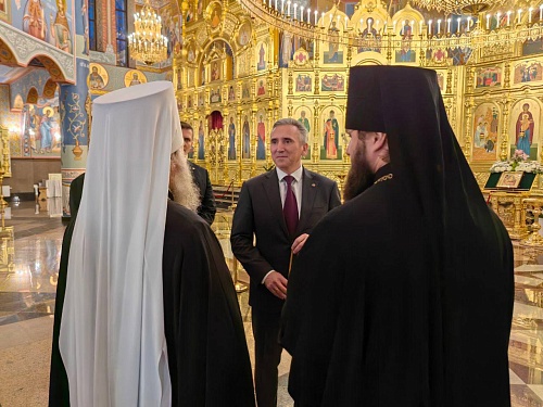 Александр Моор посетил уникальный  Свято-Троицкий кафедральный собор в Сургуте