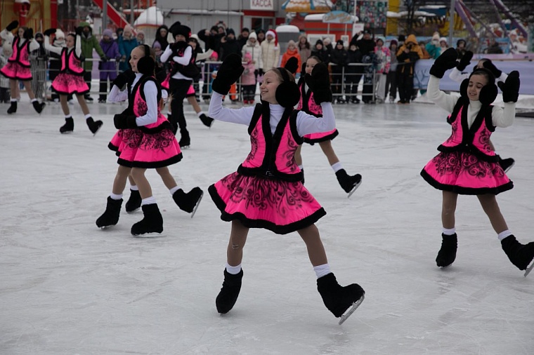 В Тюмени мороз помешал проведению фестиваля фигурного катания "Единство народов России"