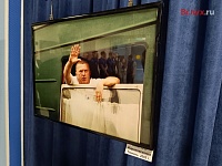Лидер ЛДПР Леонид Слуцкий открыл в Тюмени выставку памяти Владимира Жириновского