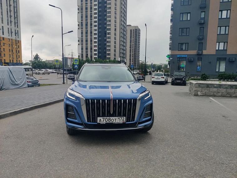 Китайский премиум на любой вкус: тестируем Hongqi HS3 и HS5 в Тюмени