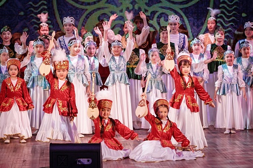 Русские частушки, казахская домбра, чеченский танец: тюменцев приглашают на фестиваль "Радуга"
