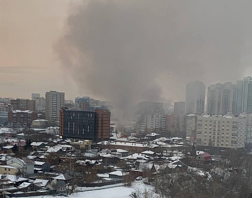 Тюменцев напугал густой дым в центре города