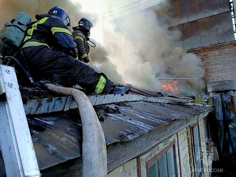 Во время пожара на улице Кооперативной в Тюмени пострадал один человек
